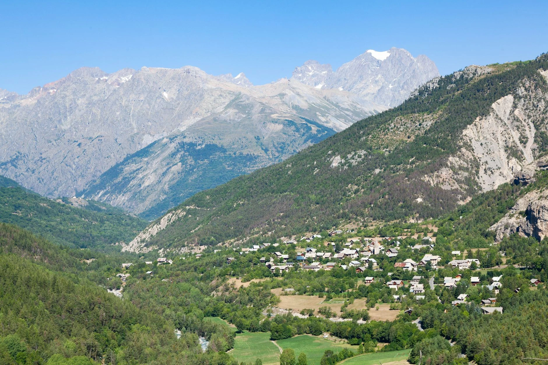 Découvrez Serre Chevalier : Une Destination de Montagne Incontournable
